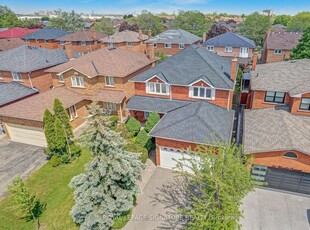 52 Woodlot Cres