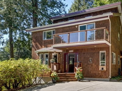 House for sale, 5692-5694 Carmel Place, Sunshine Coast, British Columbia, in Sechelt, Canada