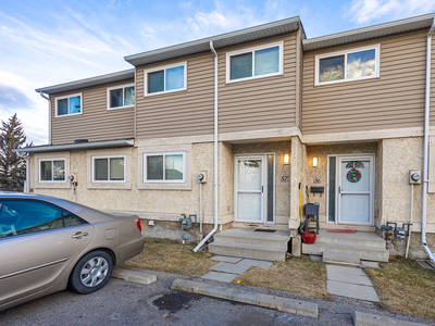 Calgary Townhouse For Rent | Penbrooke Meadows | Lovely 3-bedroom Town-house in Penbrooke