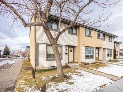 Calgary Townhouse For Rent | Rundle | Lovely 3-bedroom Townhouse in the