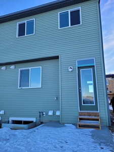 Calgary Townhouse For Rent | Savanna | 3 bedroom townhouse