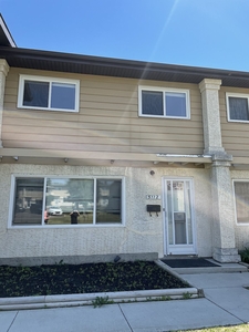 Edmonton Pet Friendly Townhouse For Rent | Pleasantview | Three bedrooms Townhouse in Southgate